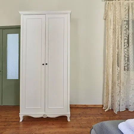 Centrally Yours: Spacious House In The Center דירה חאניה