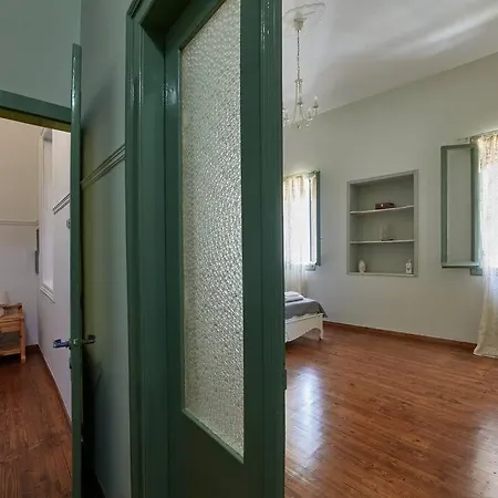 Centrally Yours: Spacious House In The Center Appartement