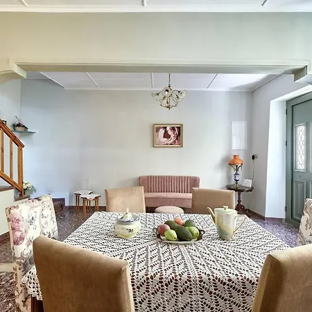 Centrally Yours: Spacious House In The Center Appartement *