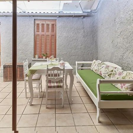 Centrally Yours: Spacious House In The Center Appartement *