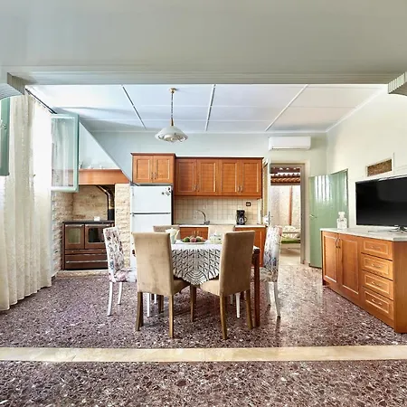 Centrally Yours: Spacious House In The Center